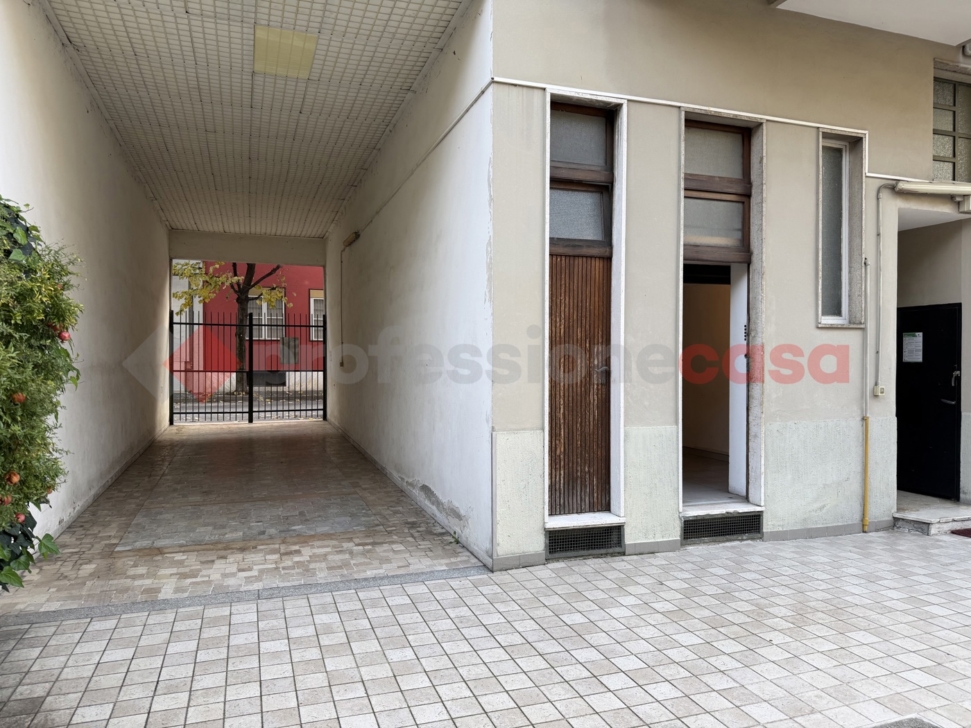 Negozio in vendita a Cesano Boscone