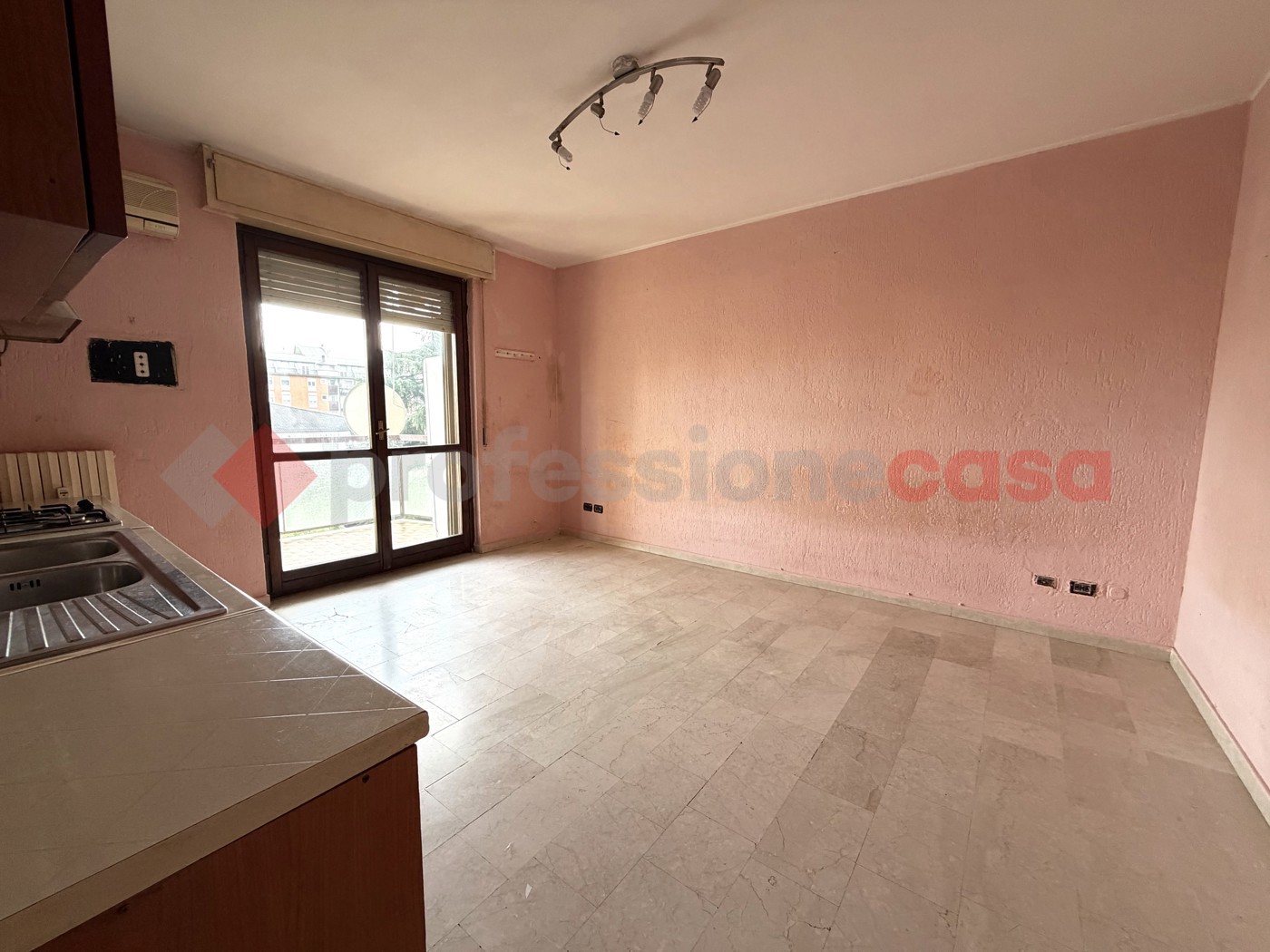 Bilocale da ristrutturare a Cesano Boscone