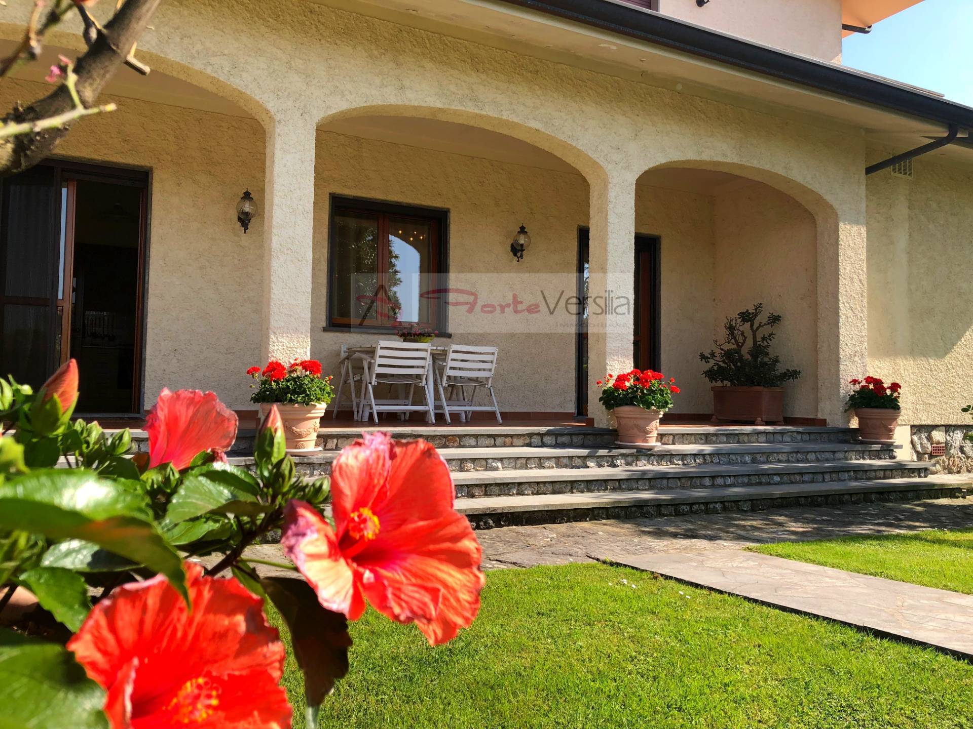 villa bifamiliare in vendita a Forte dei Marmi, Vaiana