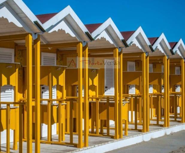 Locale commerciale in vendita a Forte dei Marmi, scorrevole