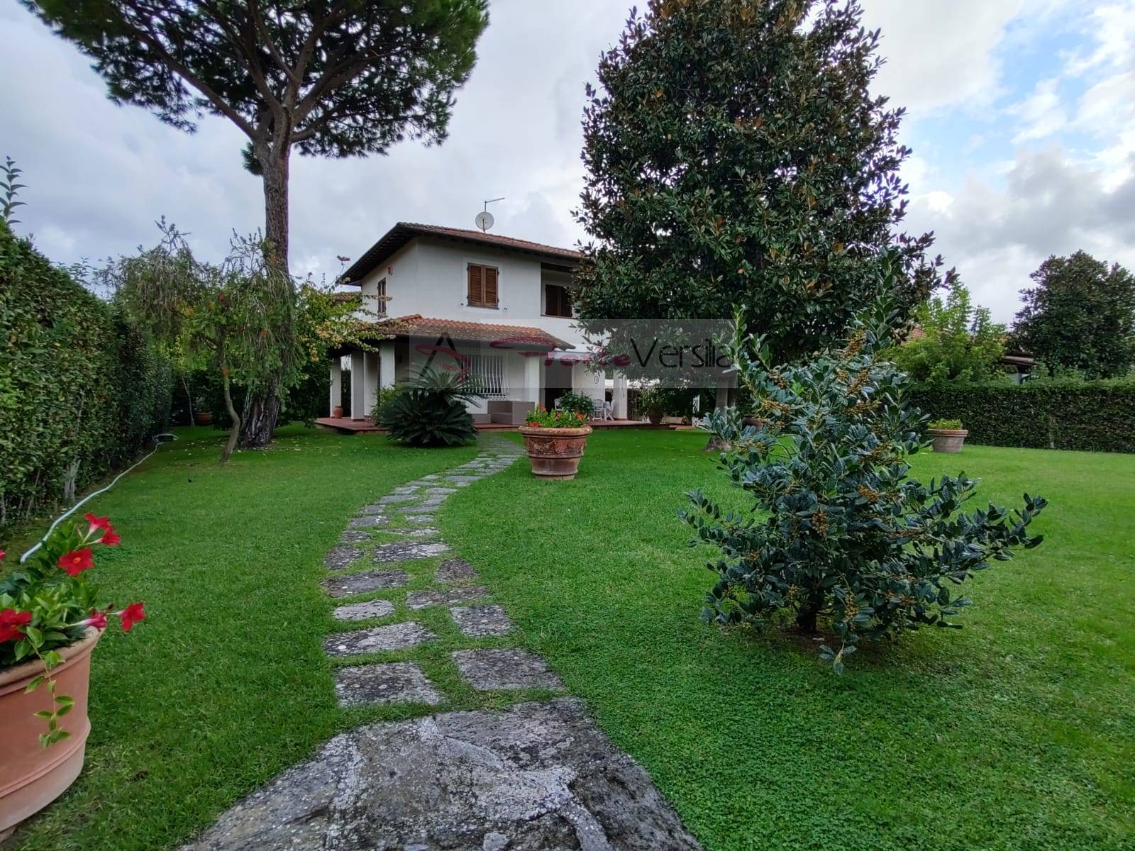 villa bifamiliare in vendita a Forte dei Marmi, Centro