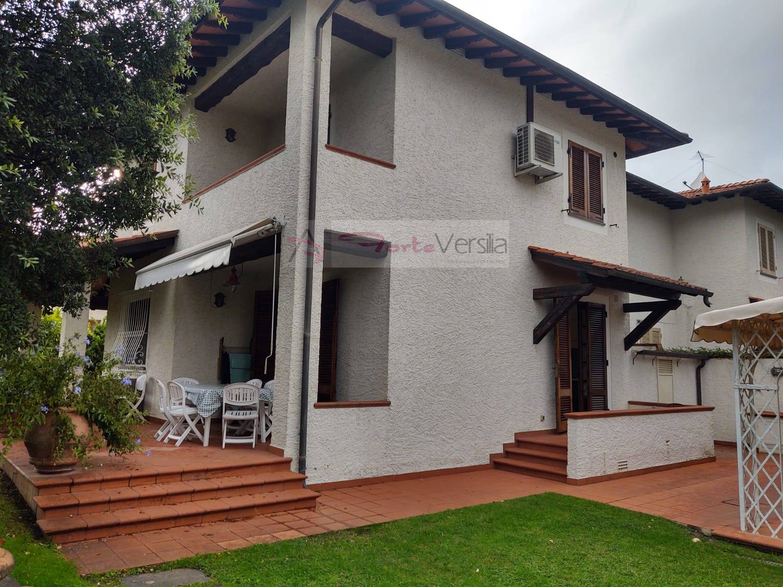 villa bifamiliare in vendita a Forte dei Marmi, Centro