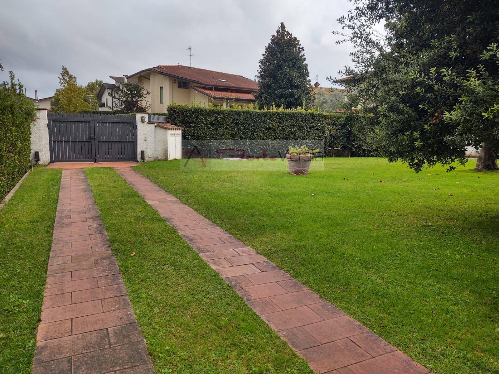 villa bifamiliare in vendita a Forte dei Marmi, Centro