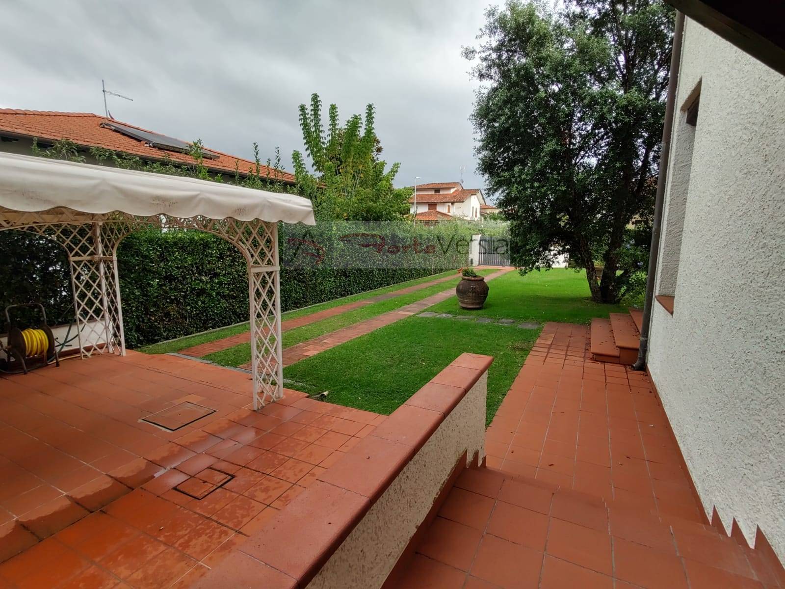 villa bifamiliare in vendita a Forte dei Marmi, Centro