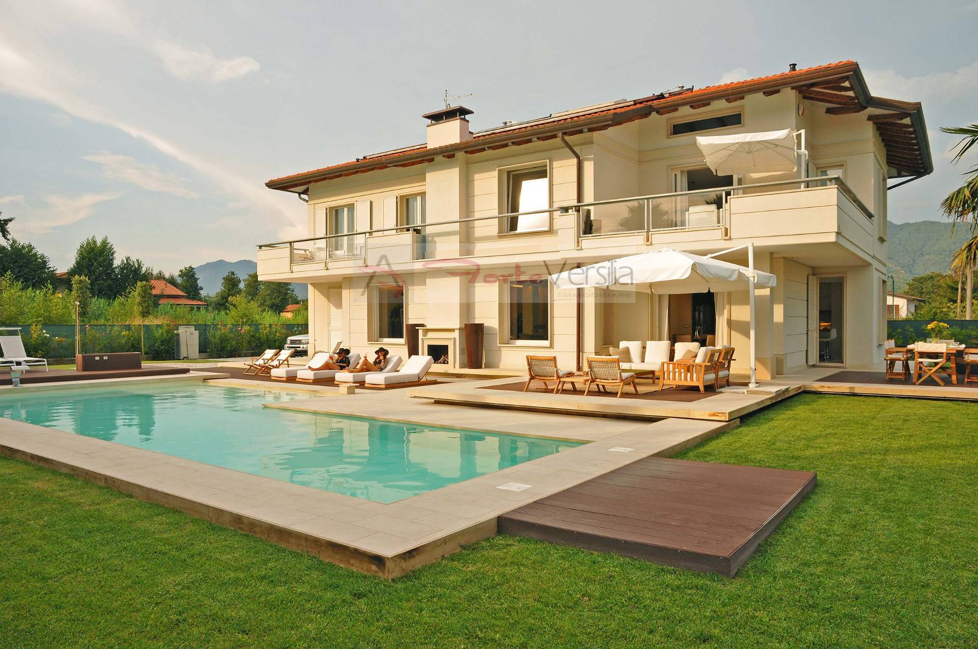 villa indipendente in affitto a Forte dei Marmi, Centro