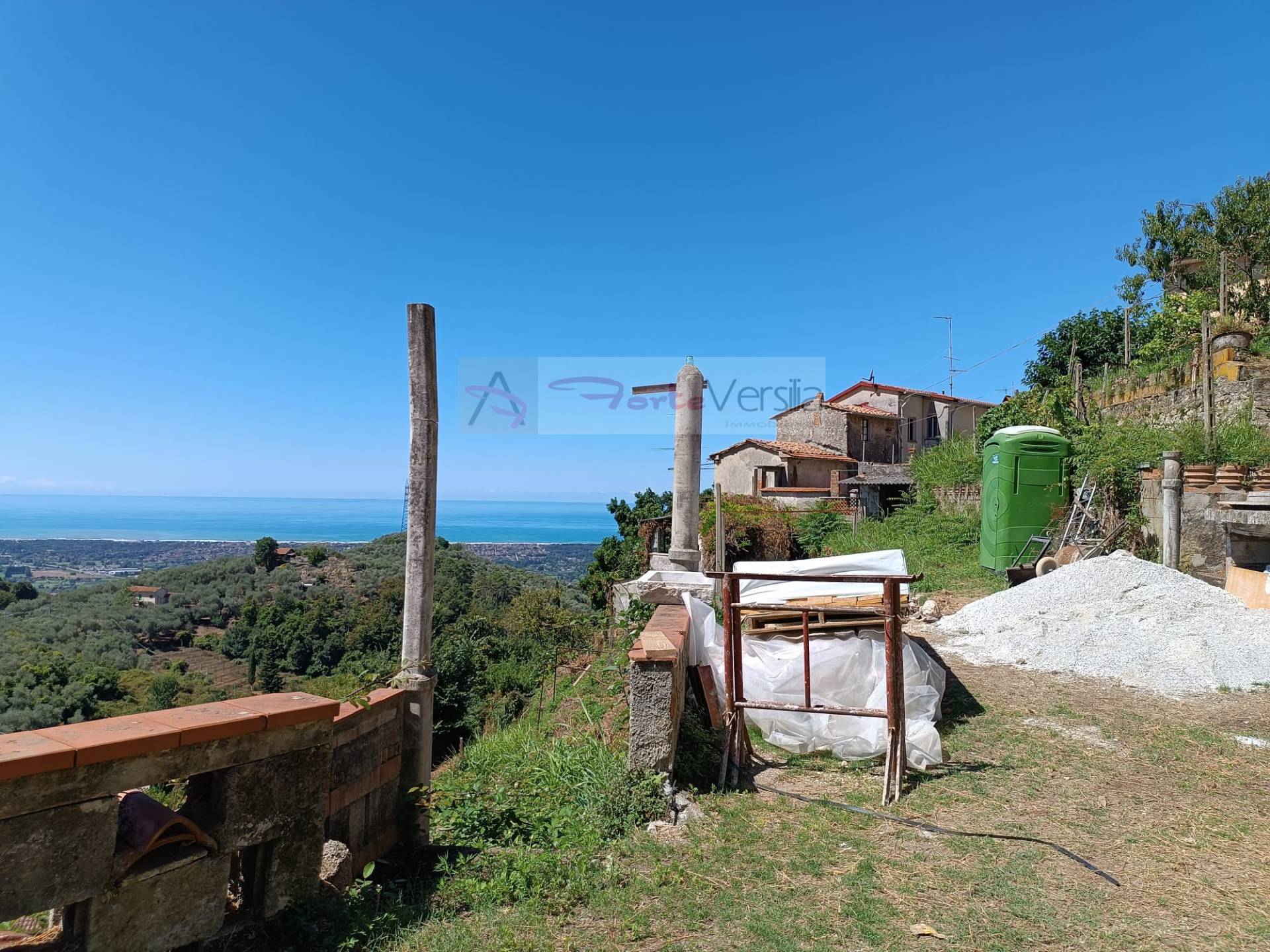 Villa semindipendente in vendita a Pietrasanta, Capezzano Monte