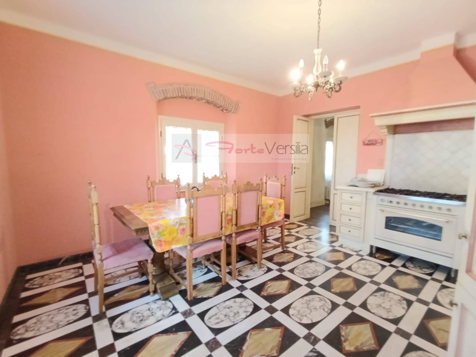 Appartamento in Villa in vendita a Pietrasanta, Centro Storico