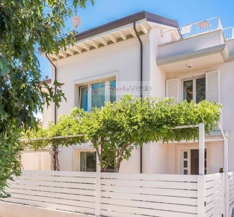 casa indipendente in vendita a Forte dei Marmi, Centro