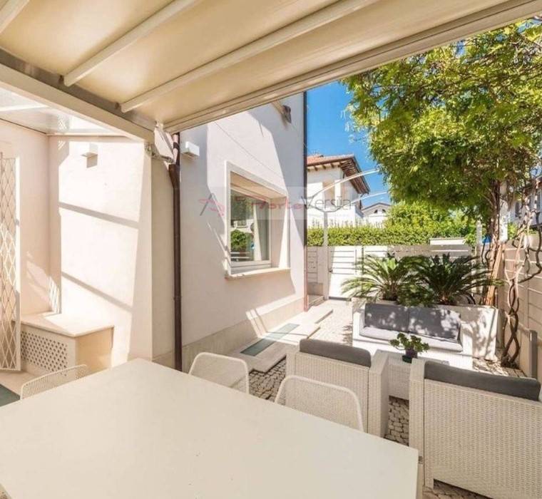 casa indipendente in vendita a Forte dei Marmi, Centro