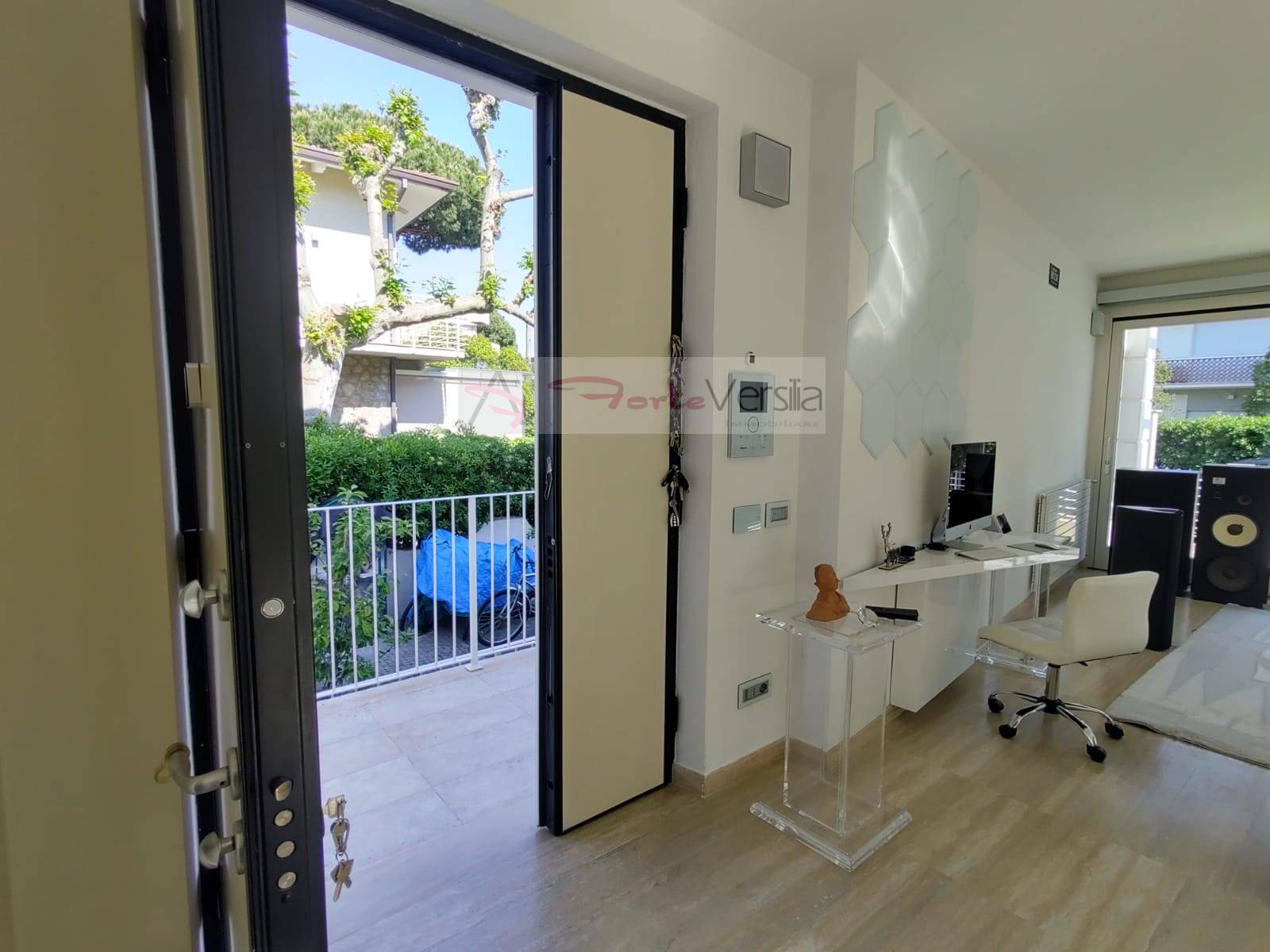 villa indipendente in vendita a Camaiore, Lido di Camaiore