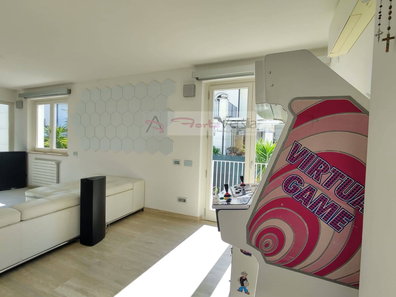 villa indipendente in vendita a Camaiore, Lido di Camaiore