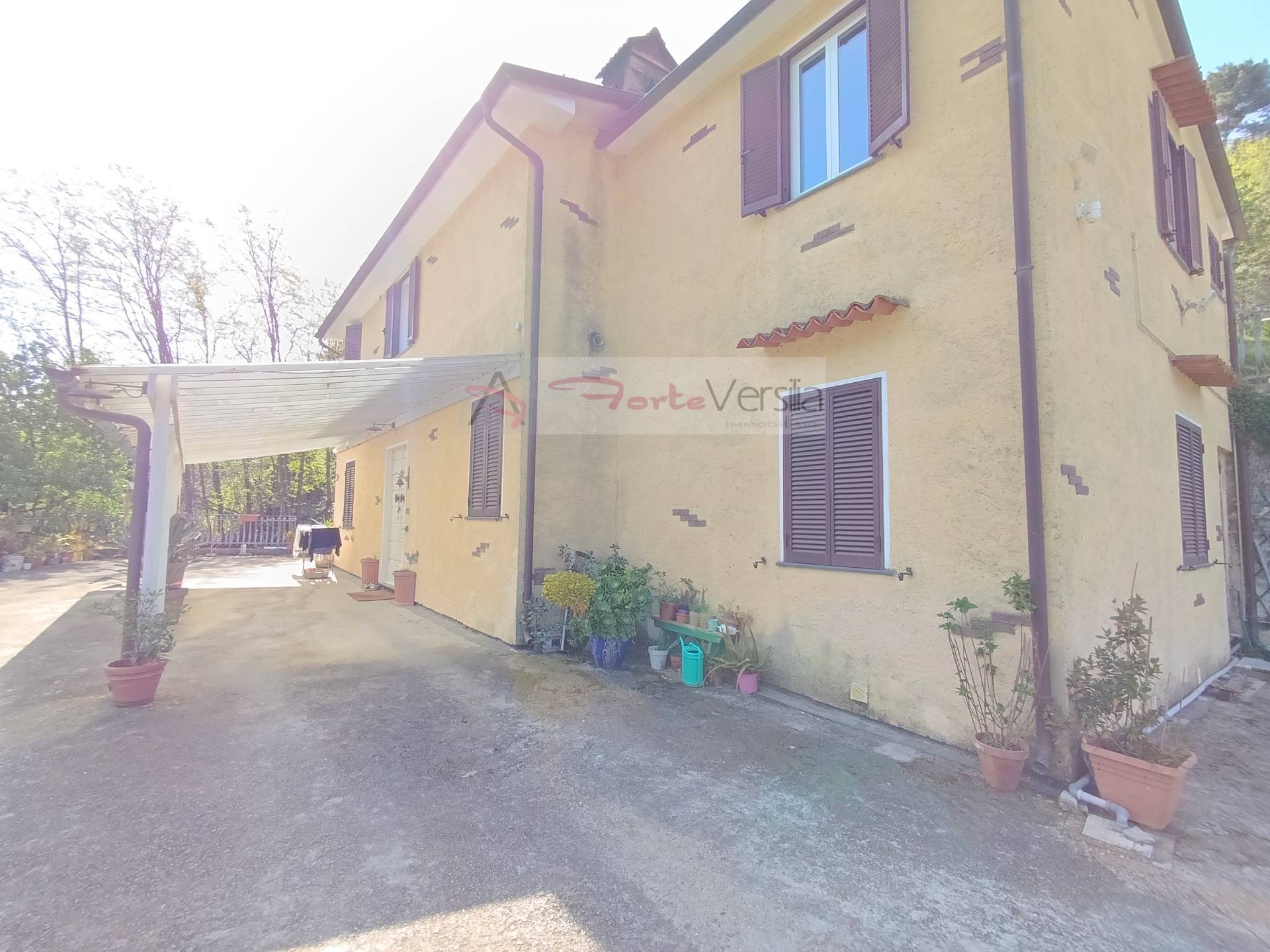 villa indipendente in vendita a Pietrasanta, Strettoia