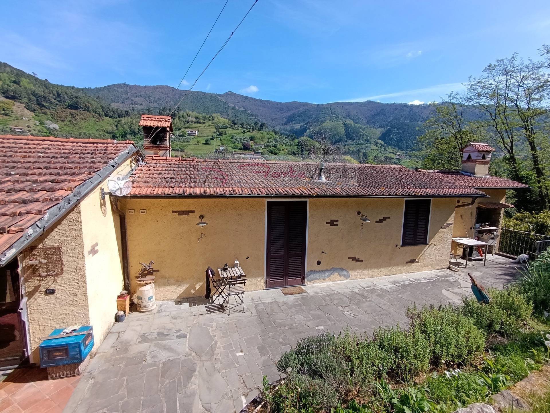 villa indipendente in vendita a Pietrasanta, Strettoia