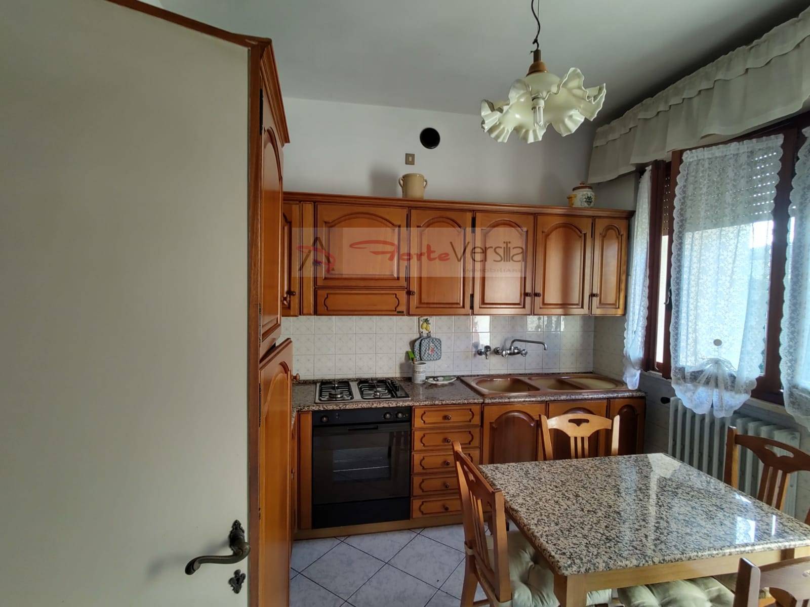 villa indipendente in vendita a Pietrasanta, Tonfano