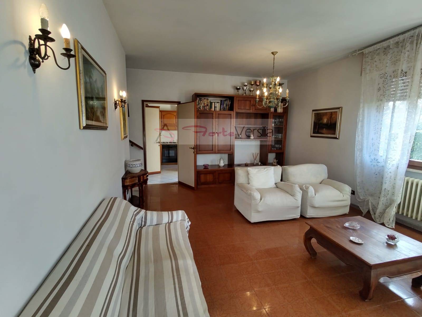 villa indipendente in vendita a Pietrasanta, Tonfano