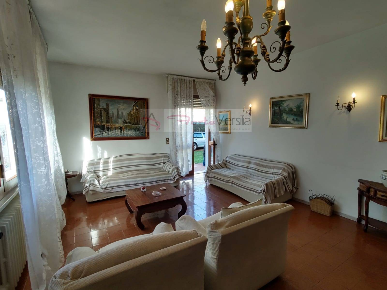 villa indipendente in vendita a Pietrasanta, Tonfano