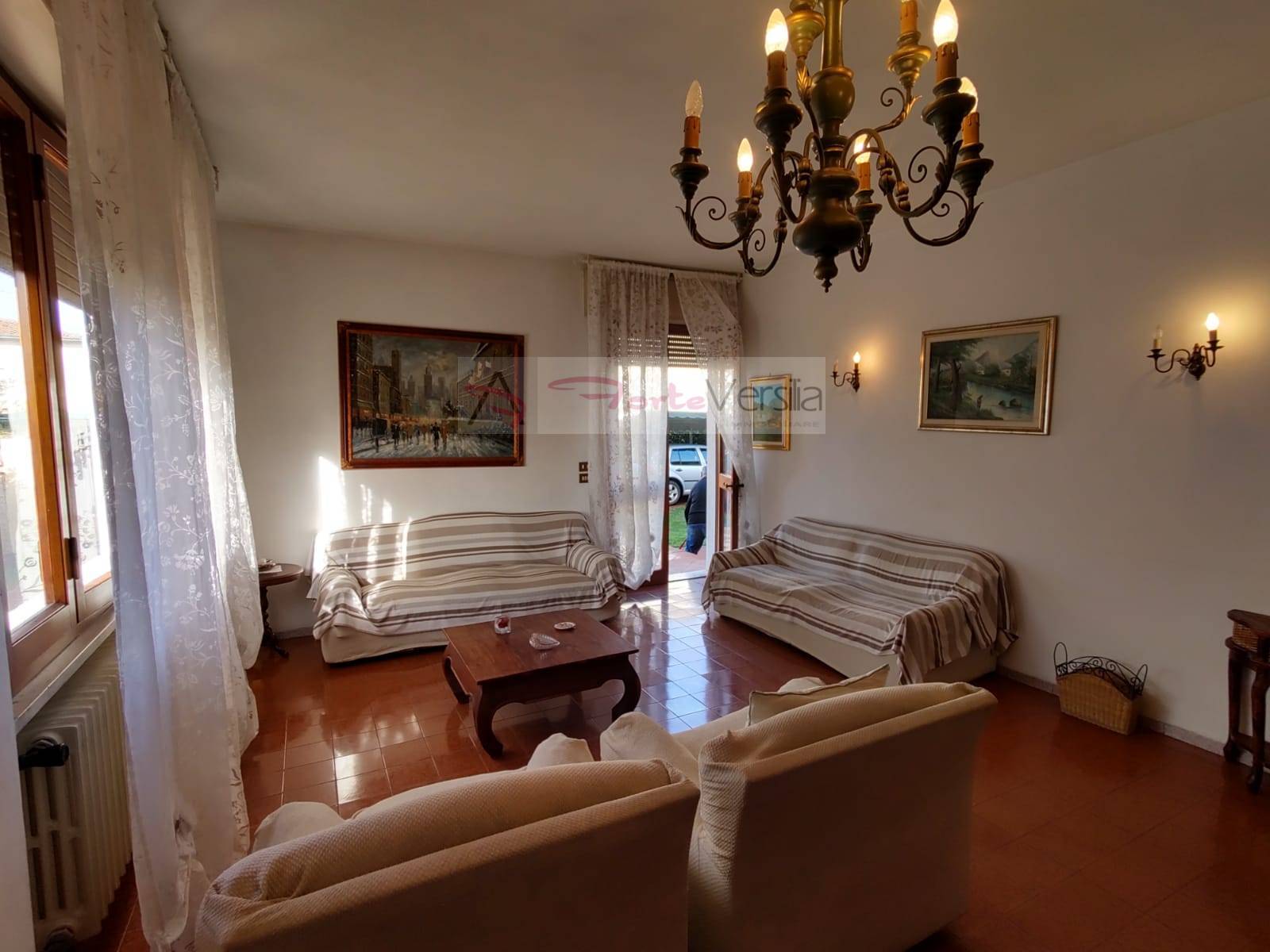 villa indipendente in vendita a Pietrasanta, Tonfano