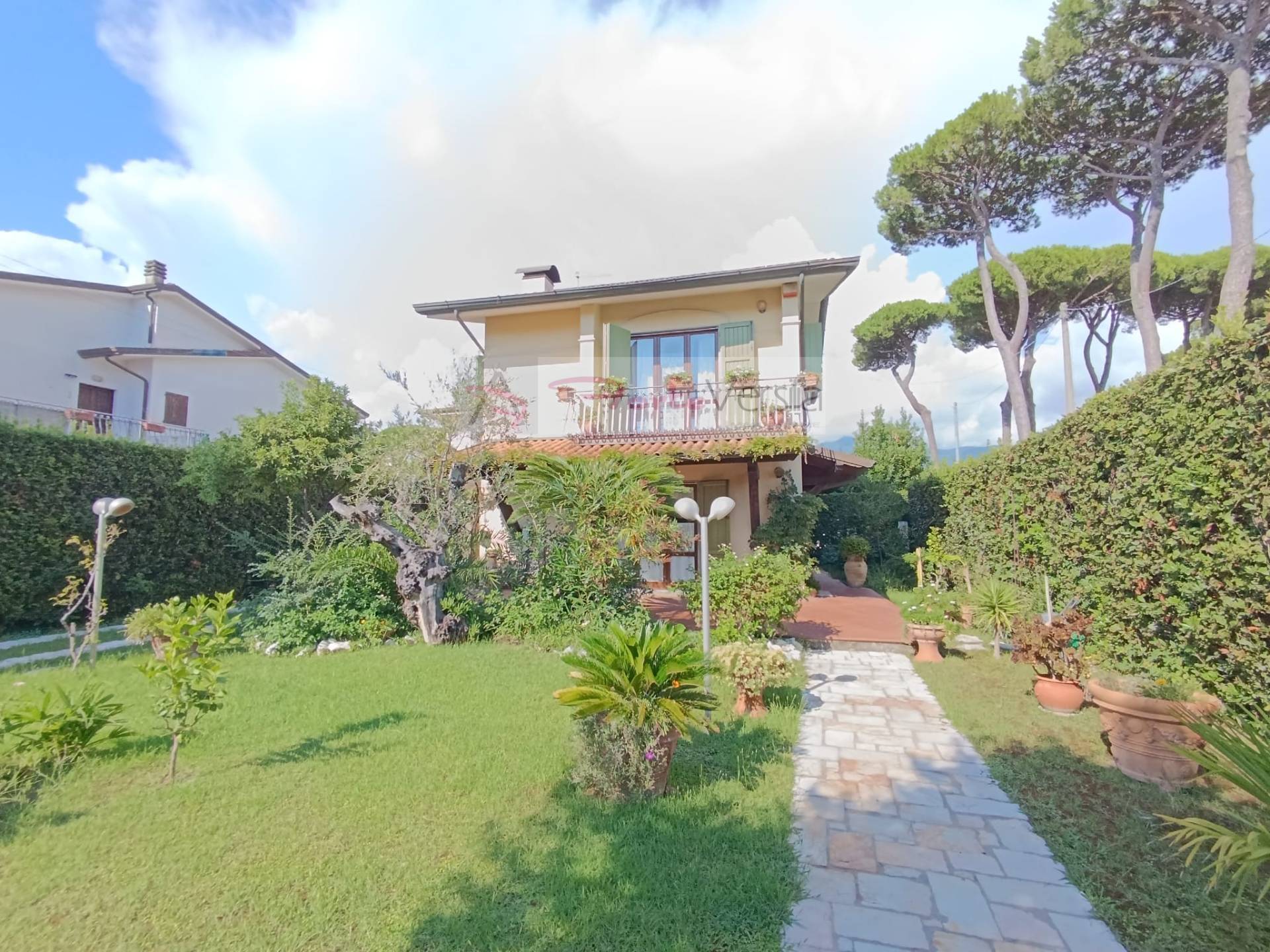 Villa in vendita a Montignoso, Cinquale