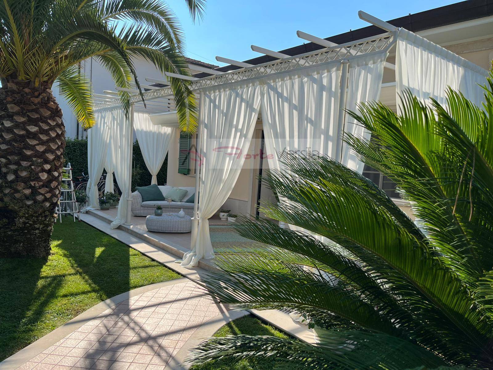 villa indipendente in vendita a Pietrasanta, Tonfano