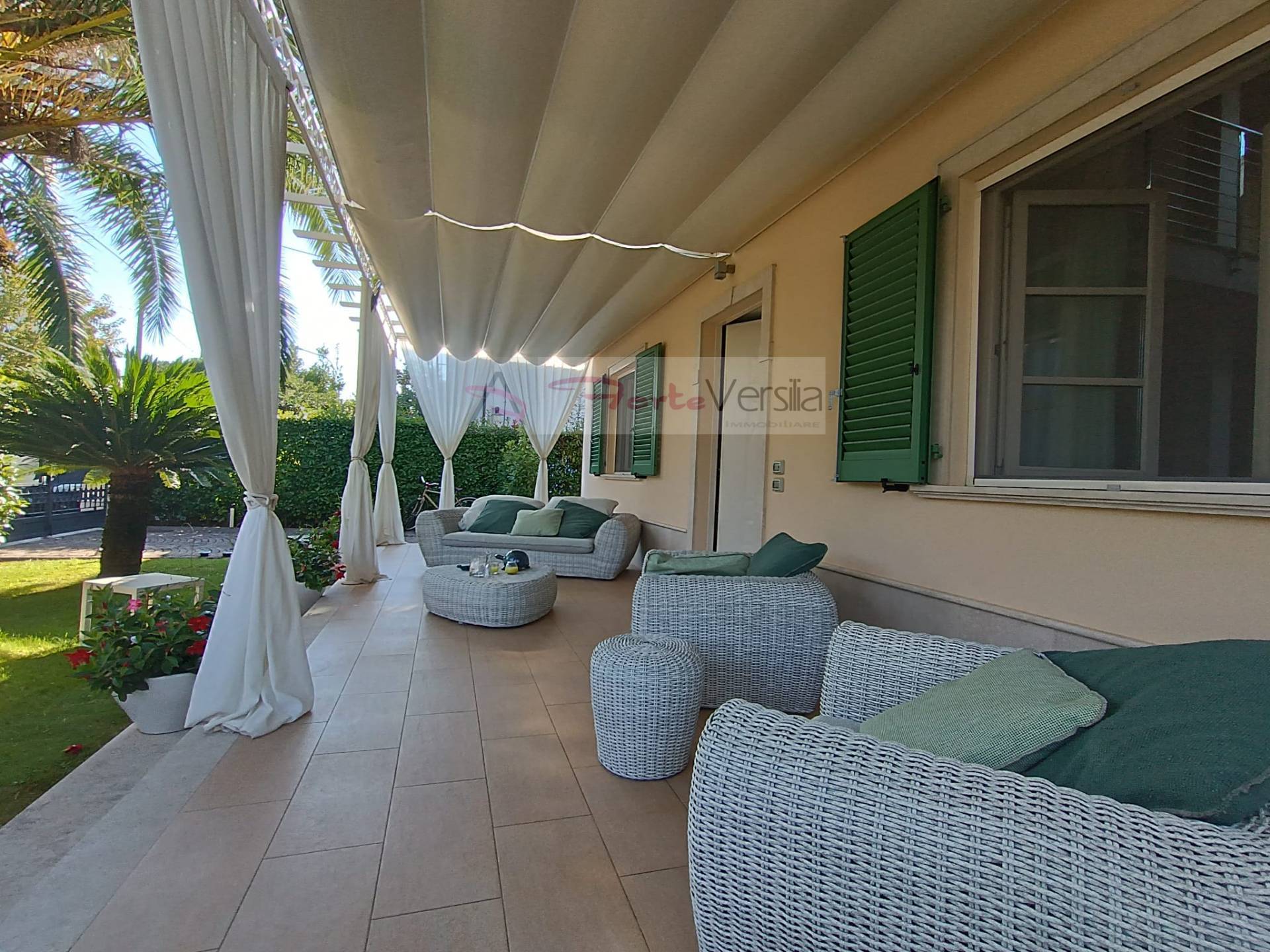 villa indipendente in vendita a Pietrasanta, Tonfano