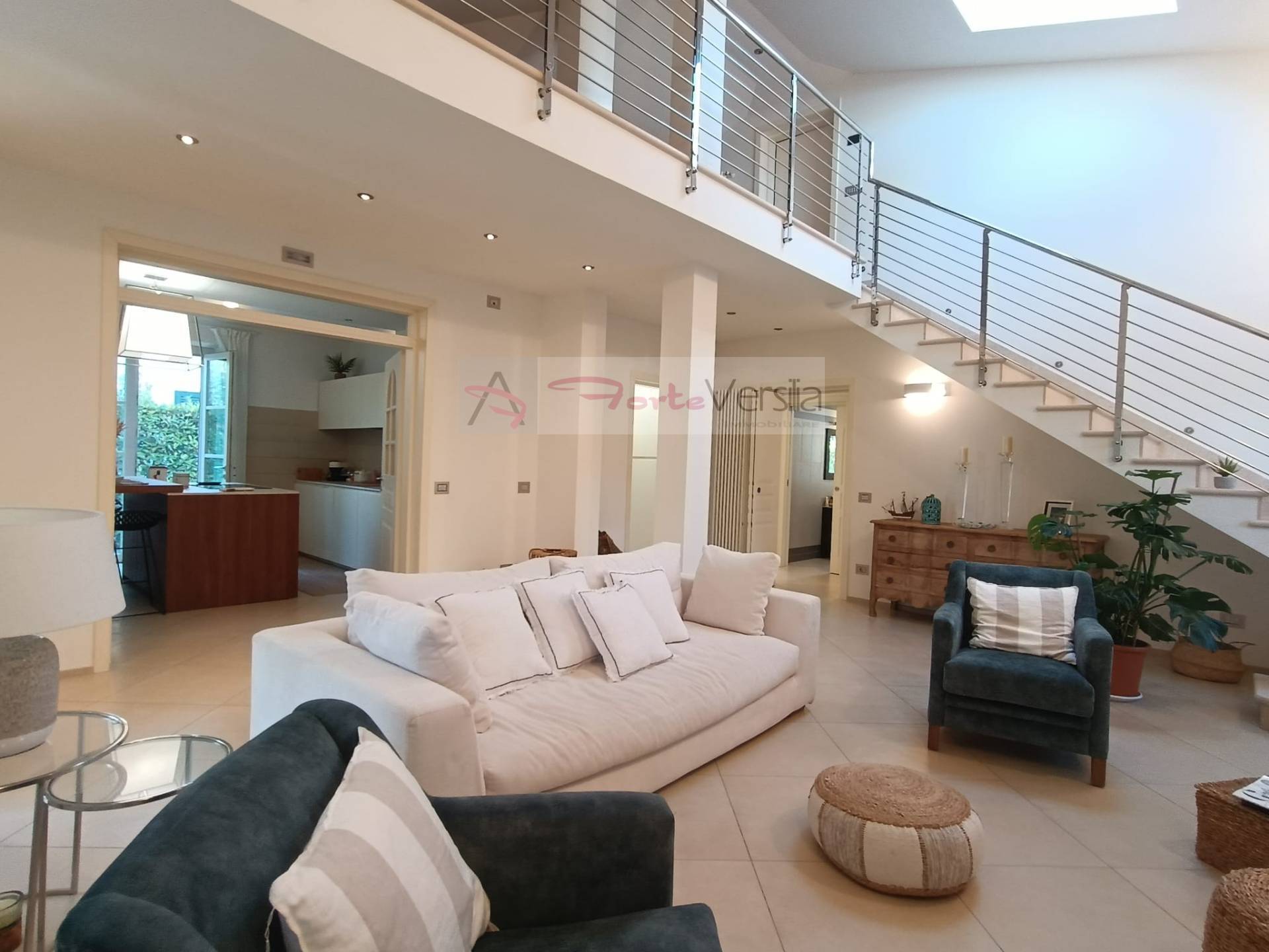 villa indipendente in vendita a Pietrasanta, Tonfano