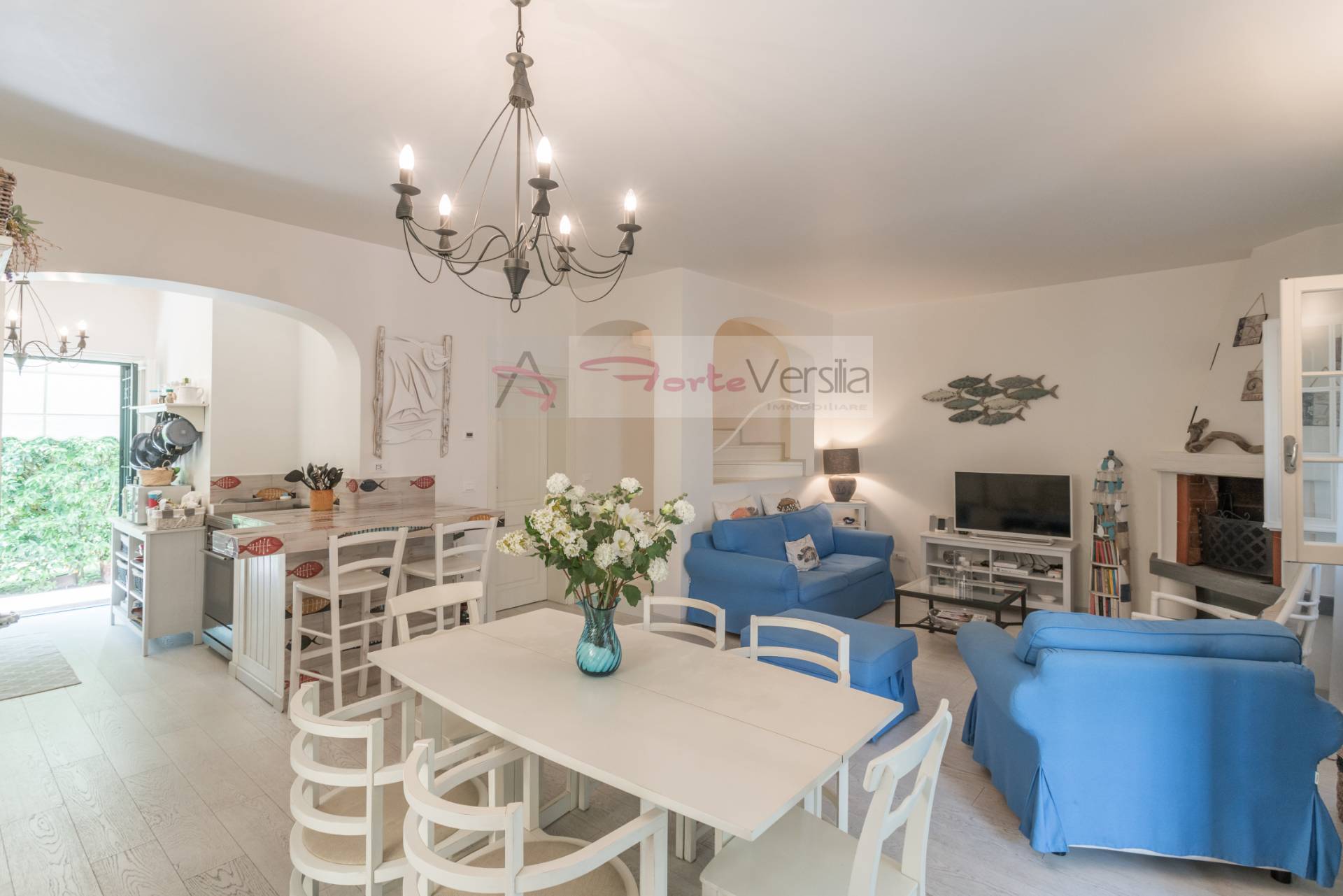 villa bifamiliare in affitto a Forte dei Marmi, Centro