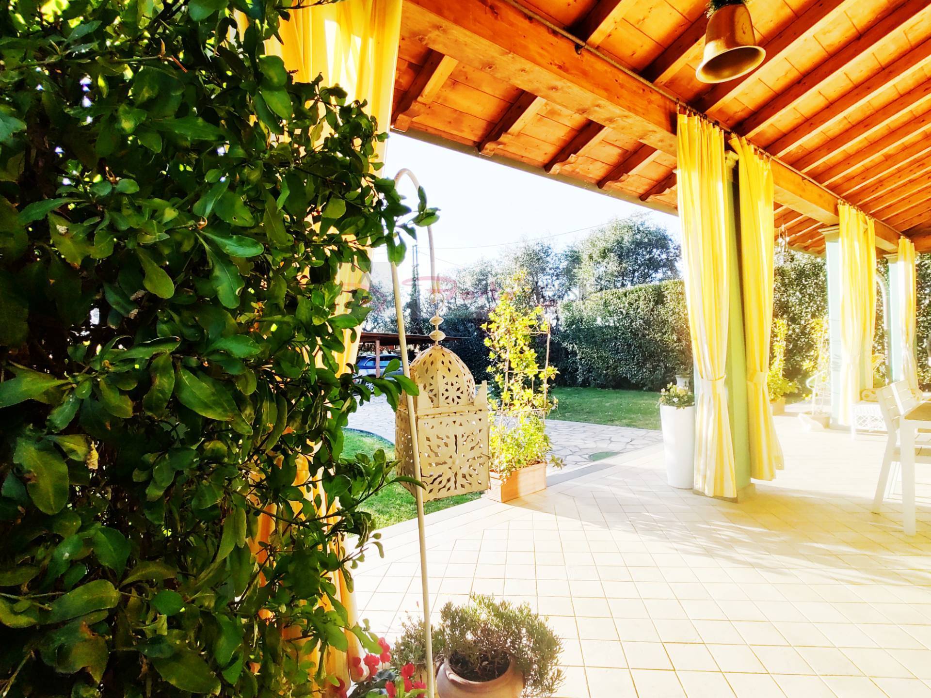 villa indipendente in vendita a Seravezza, Querceta