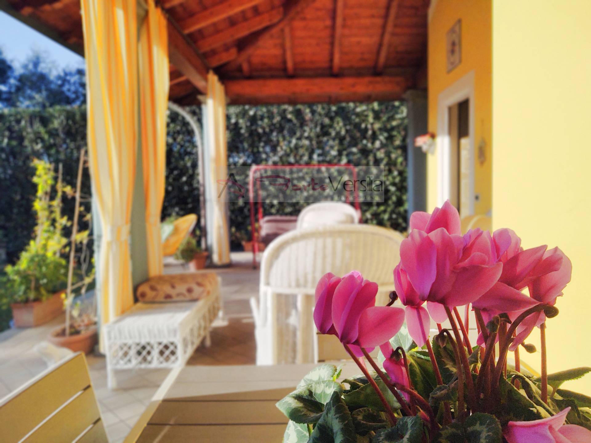 villa indipendente in vendita a Seravezza, Querceta