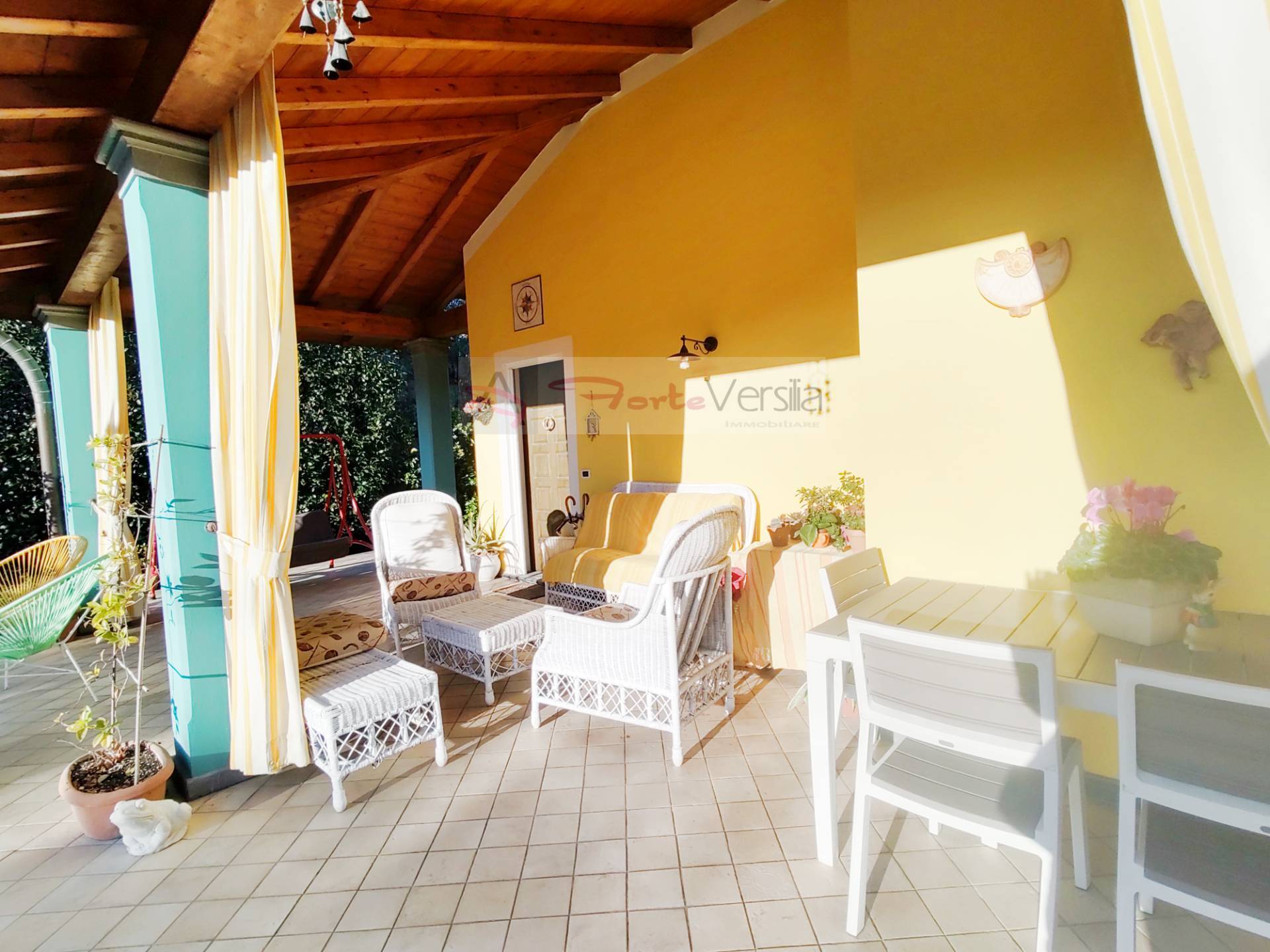 villa indipendente in vendita a Seravezza, Querceta