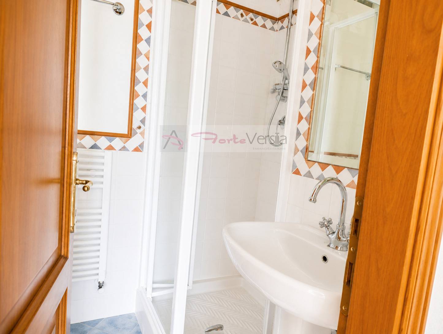 villa indipendente in vendita a Pietrasanta, Strettoia