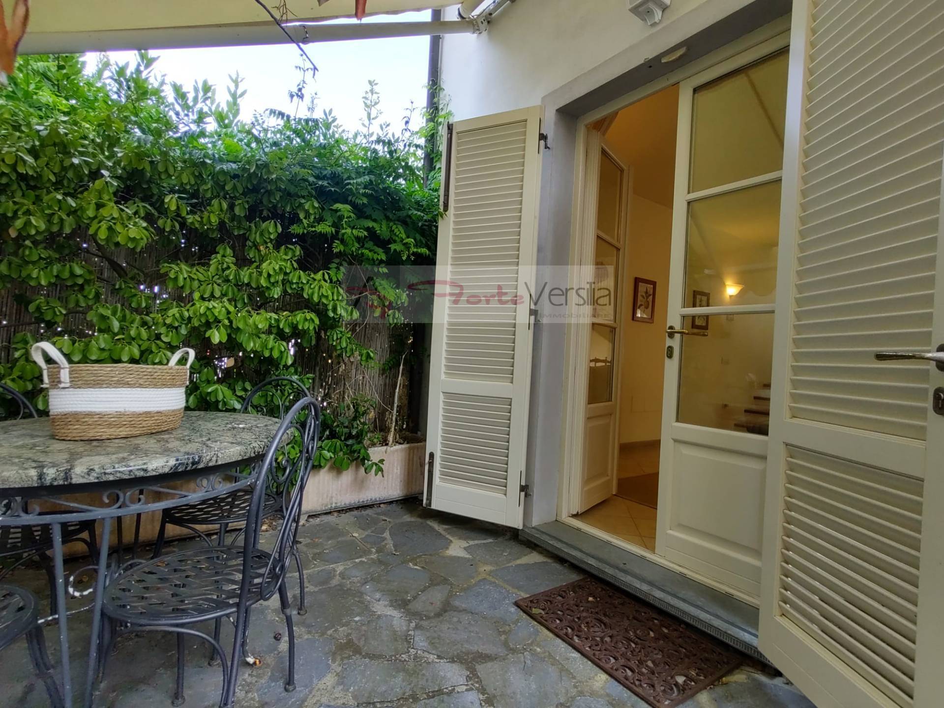 Villa Liberty semindipendentee in vendita a Forte dei Marmi, Centro