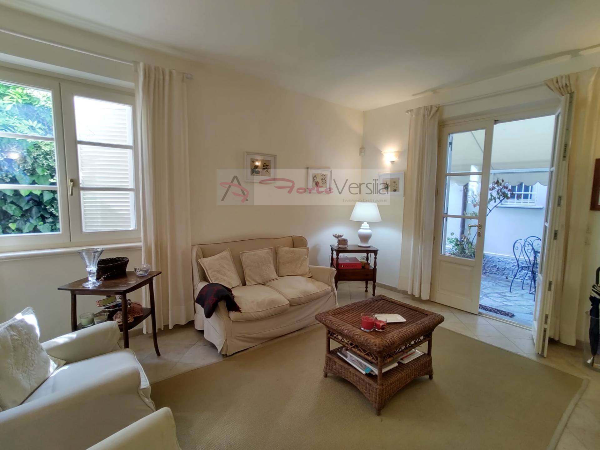 Villa Liberty semindipendentee in vendita a Forte dei Marmi, Centro