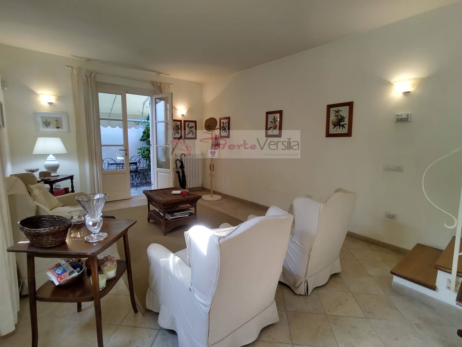 Villa Liberty semindipendentee in vendita a Forte dei Marmi, Centro
