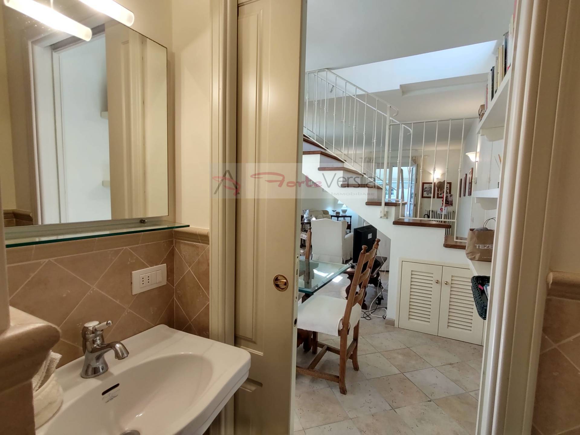 Villa Liberty semindipendentee in vendita a Forte dei Marmi, Centro