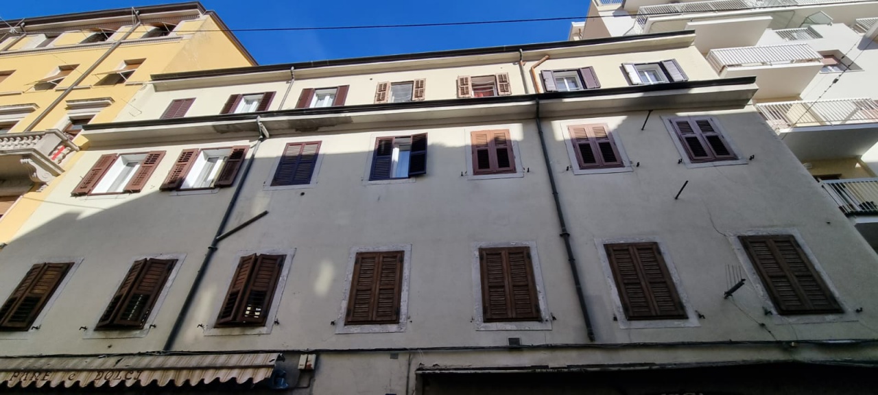 Monolocale da ristrutturare in via della madonnina, Trieste