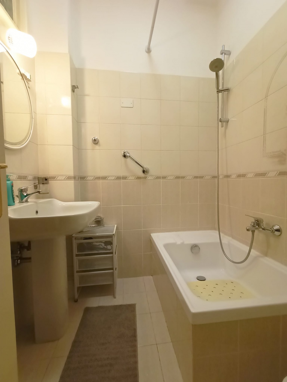 Bilocale arredato in affitto in via donadoni, Trieste