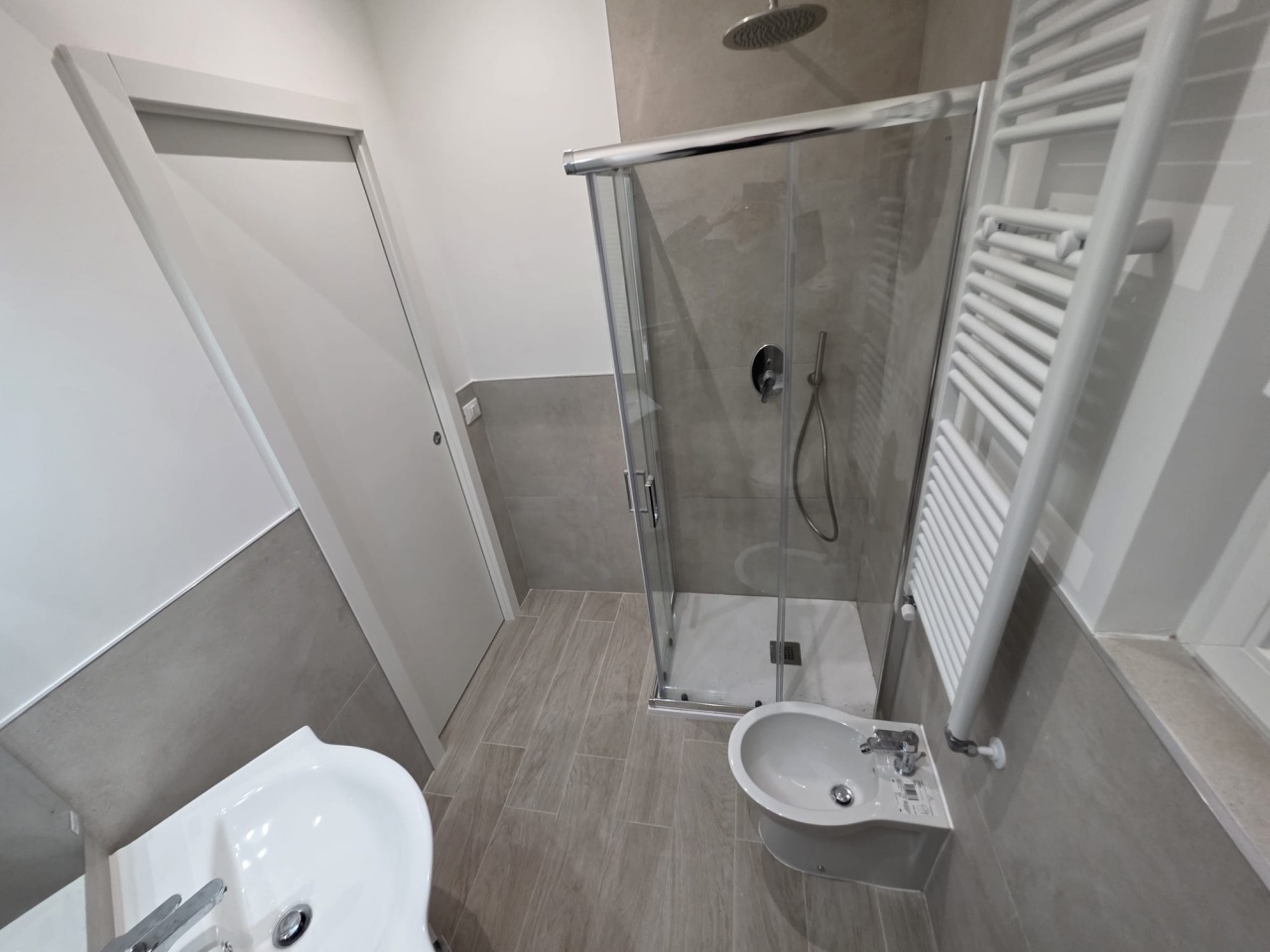 Trilocale arredato in affitto in via revoltella, Trieste