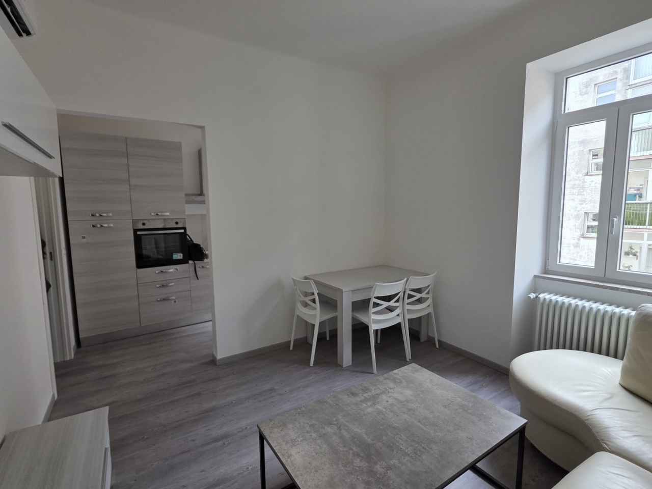 Trilocale arredato in affitto in via revoltella, Trieste