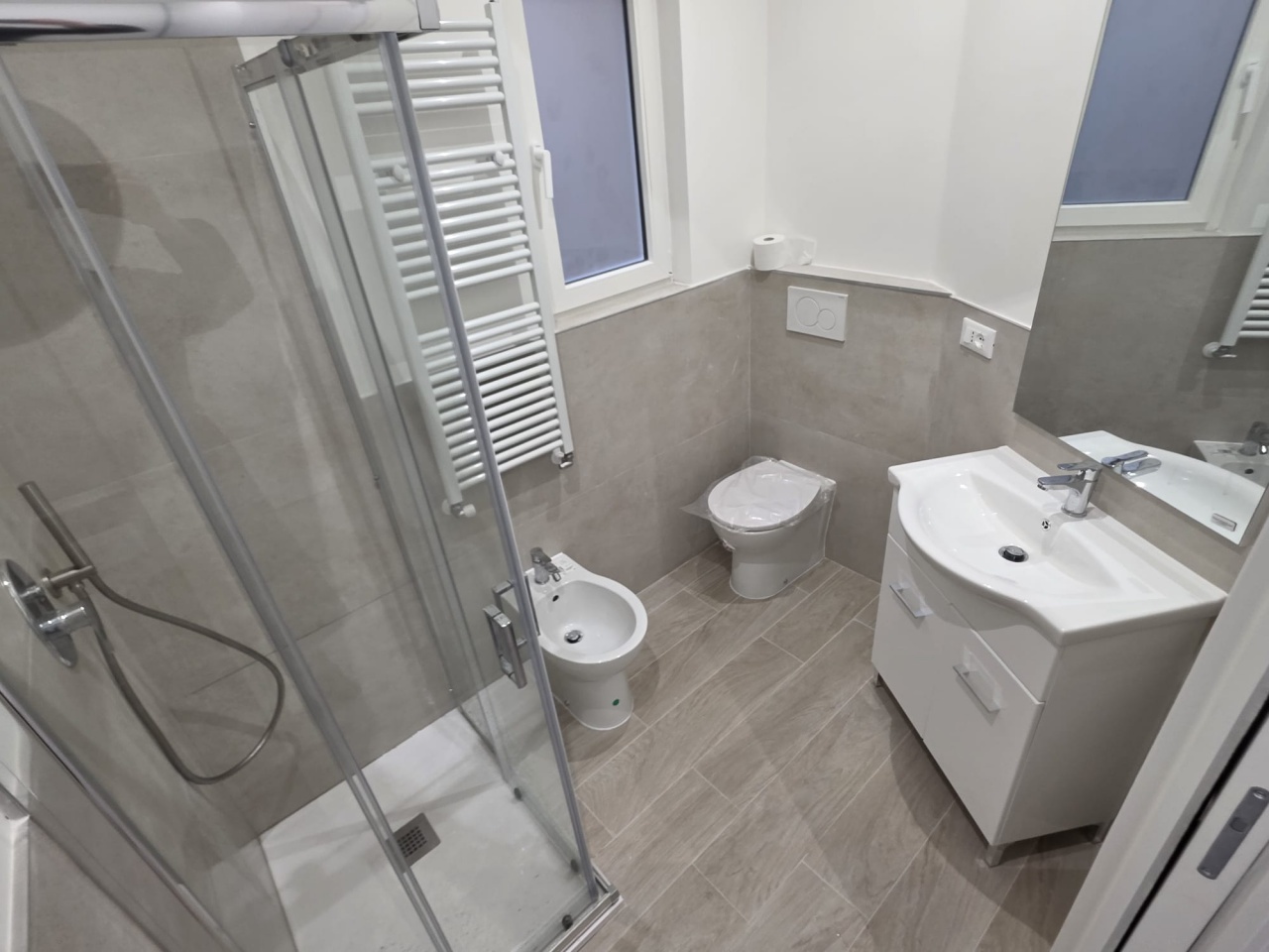 Trilocale arredato in affitto in via revoltella, Trieste