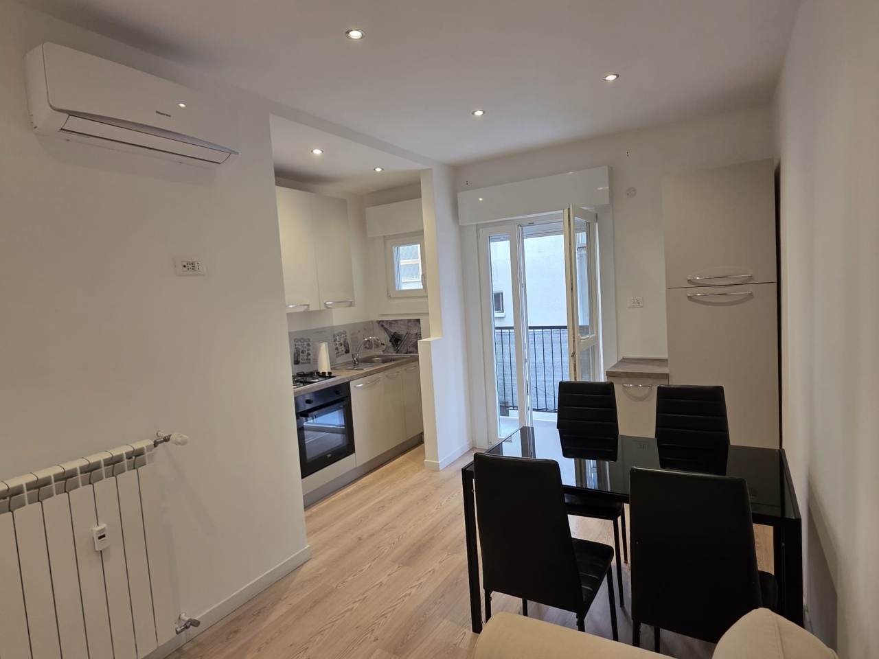 Trilocale arredato in affitto in via capodistria, Trieste