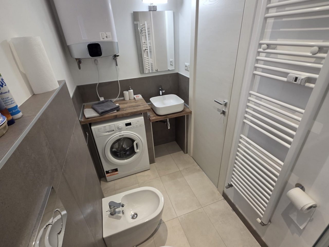 Trilocale arredato in affitto in via capodistria, Trieste