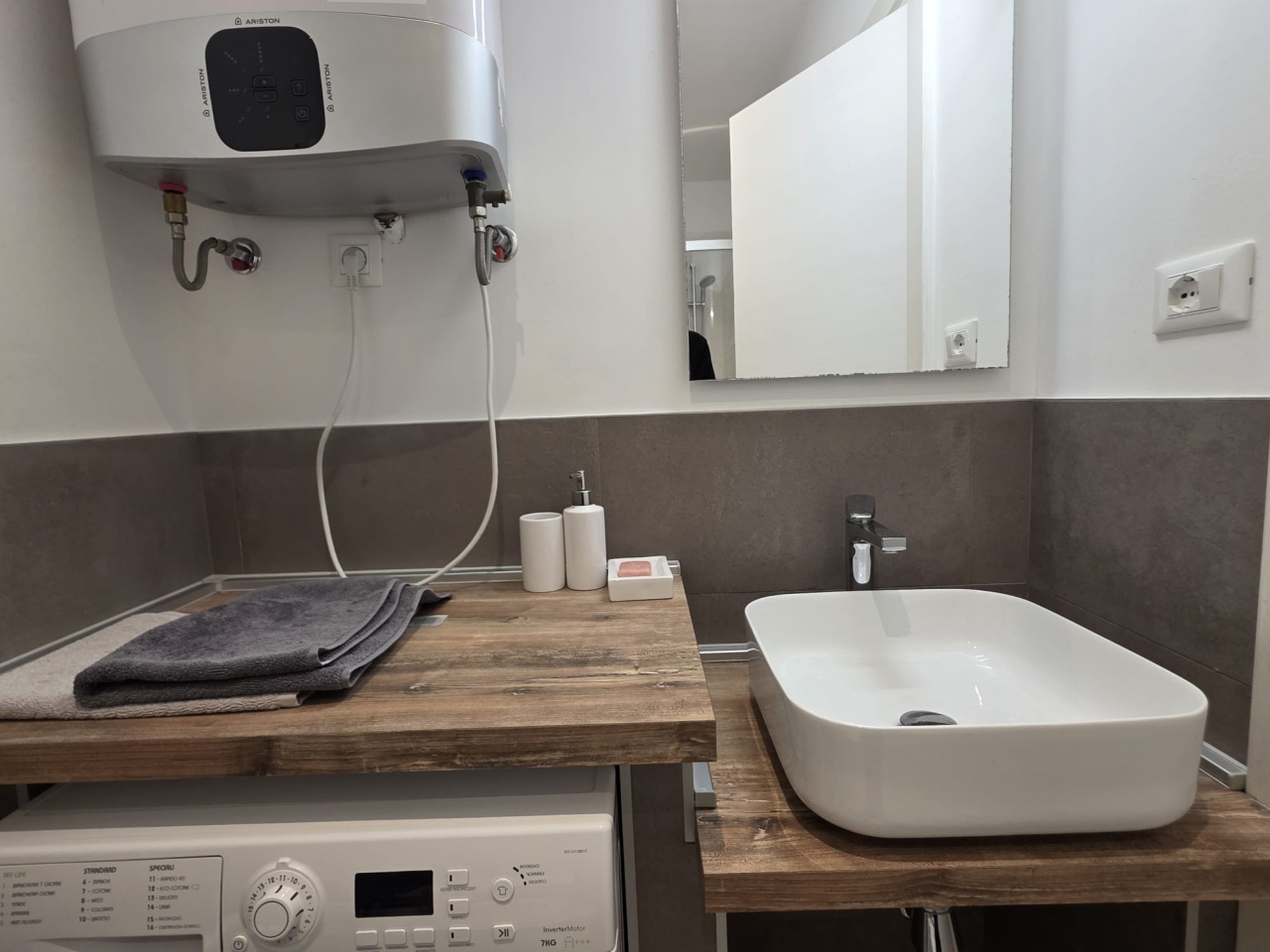 Trilocale arredato in affitto in via capodistria, Trieste