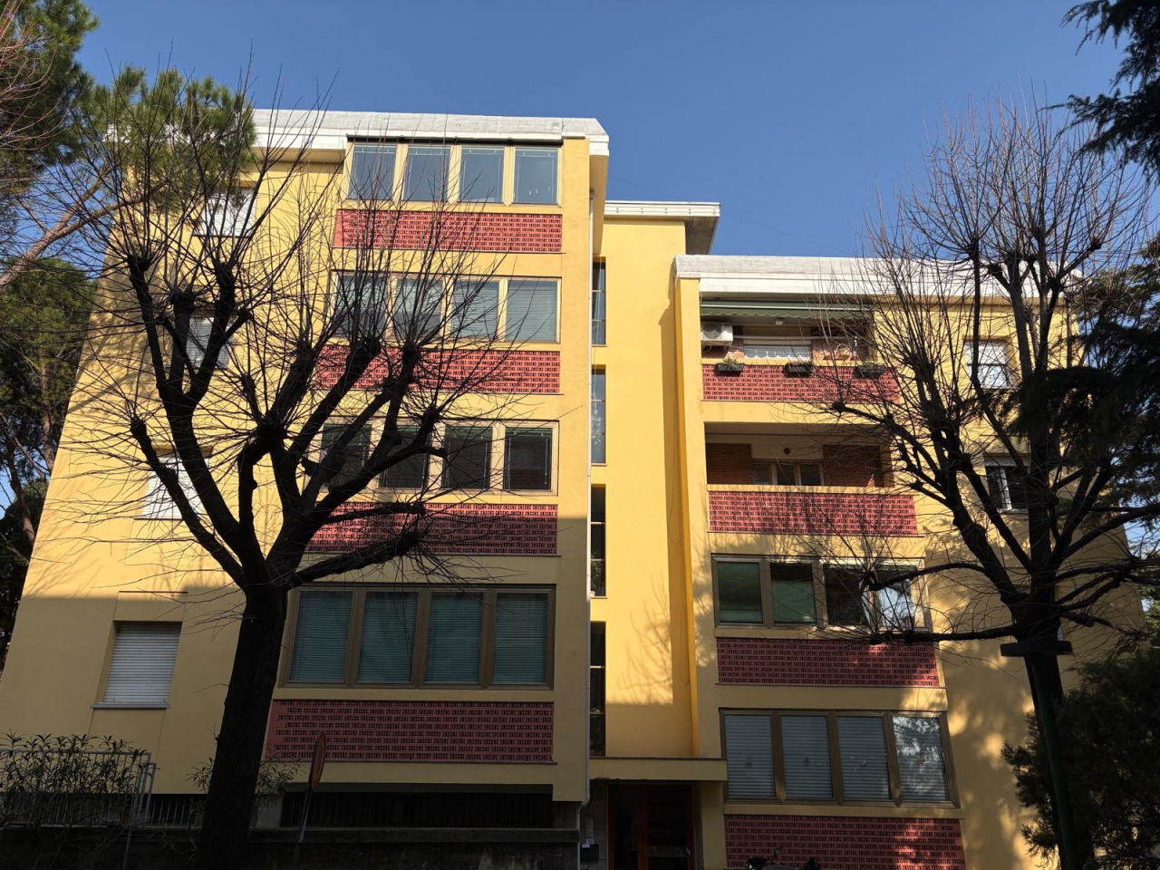 Quadrilocale con terrazzo in via dei giardini, Trieste