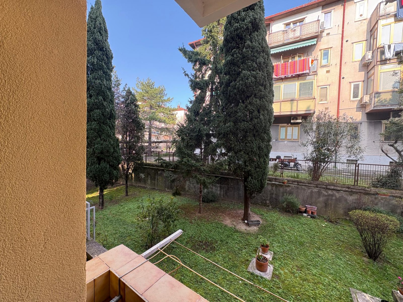 Quadrilocale con terrazzo in via dei giardini, Trieste