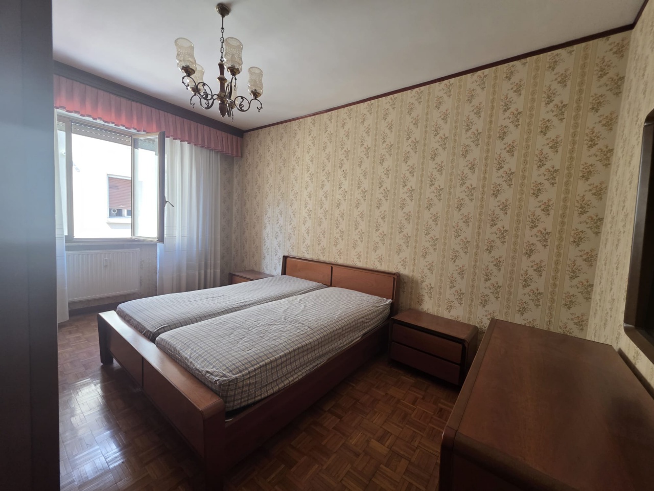 Trilocale con terrazzo in via dello sterpeto, Trieste