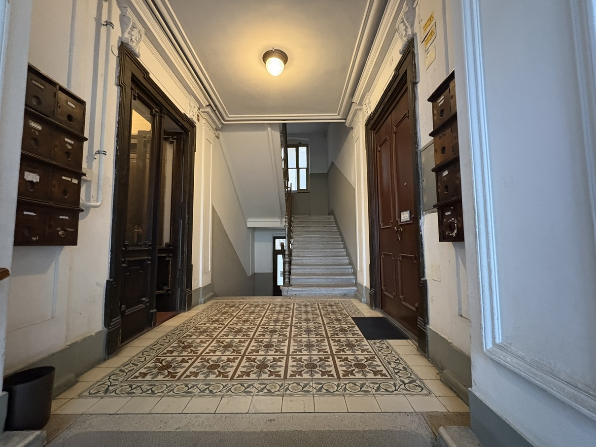 Trilocale da ristrutturare in via della cereria, Trieste