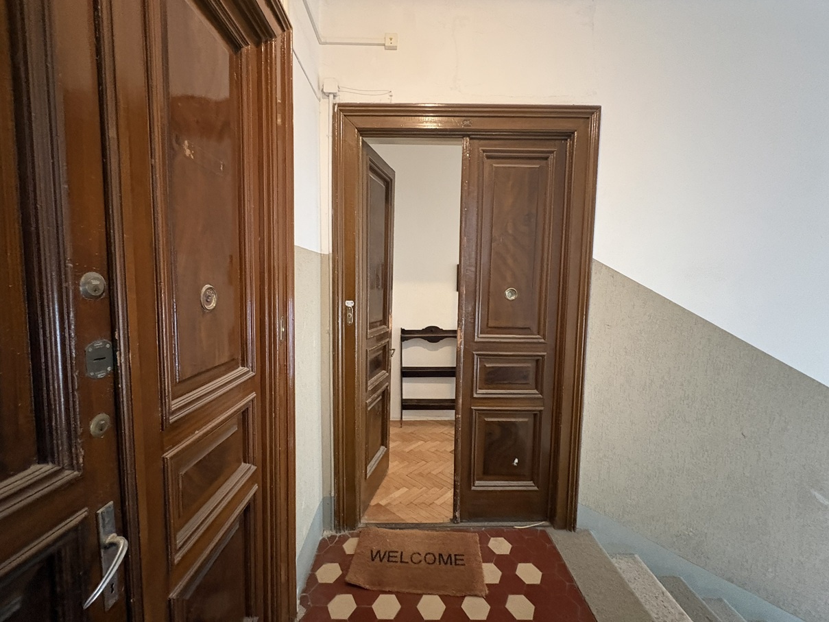 Trilocale da ristrutturare in via della cereria, Trieste
