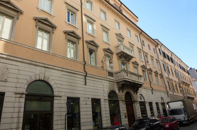 Trilocale arredato in affitto in via imbriani, Trieste