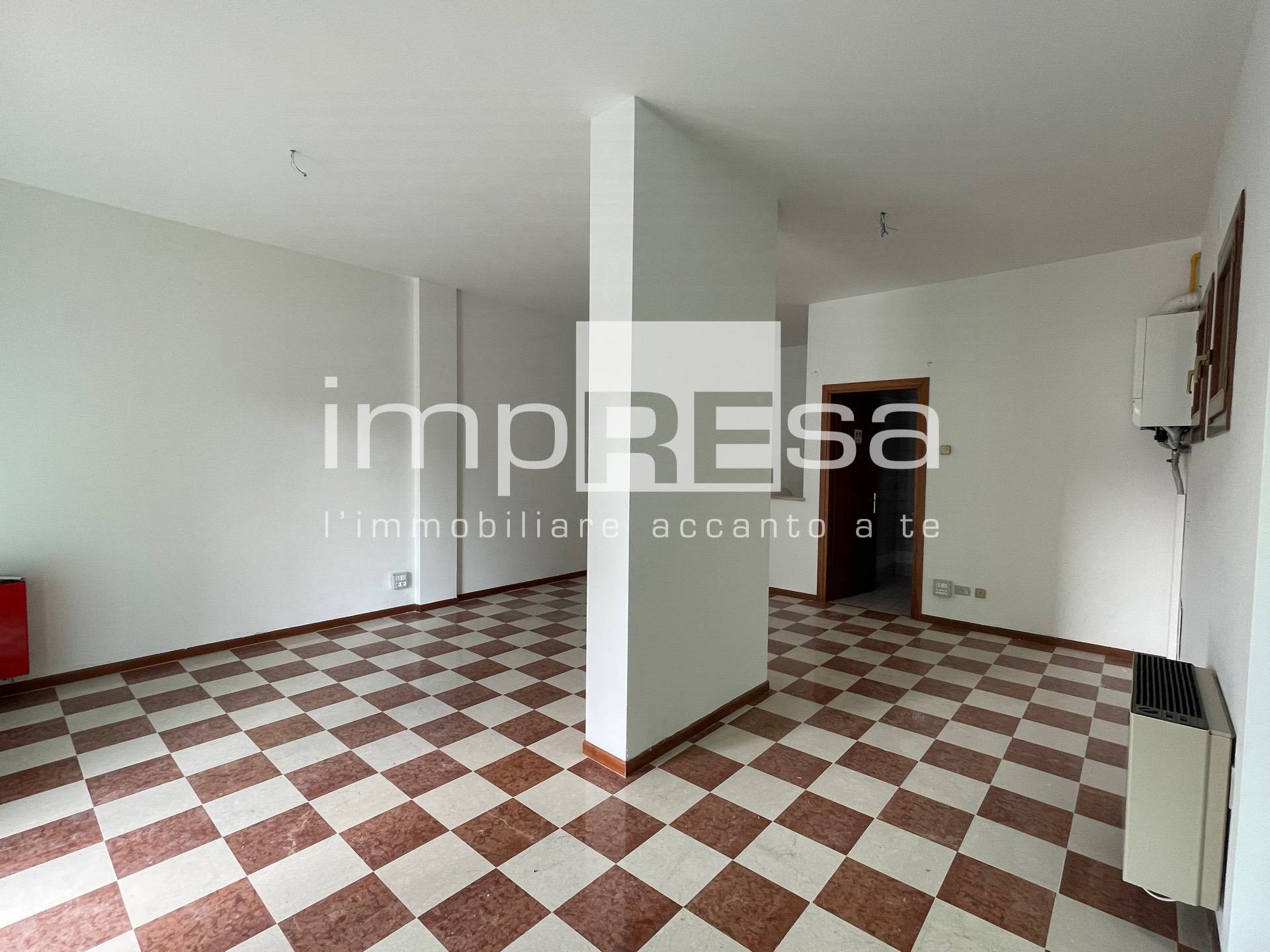 Locale commerciale in vendita a Villorba, Carit