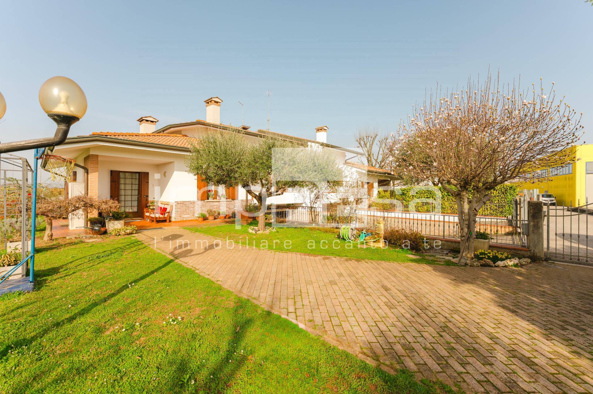 Abbinata/Bifamiliare in vendita a Ponzano Veneto, Paderno